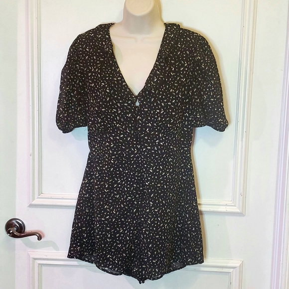 H&M DIVIDED Black & Yellow Multi-Color Floral Puff Sleeve Playsuit, Medium - Picture 13 of 16